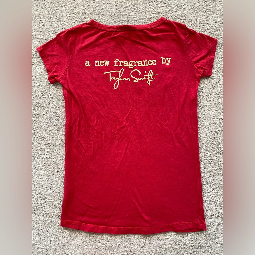 Taylor Swift Small Red Enchanted Wonderstruck Tshirt - Picture 6 of 7